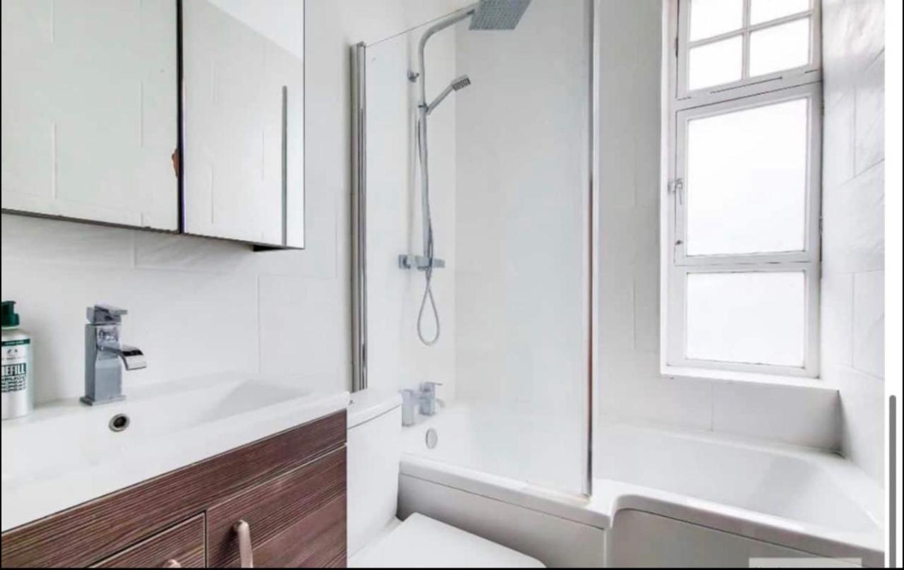 Bond Street Family Apartament